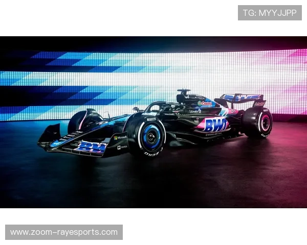 F1车手与足球球星同框合影 展现速度与激情的完美碰撞 F1车手与足球球星同框合影 展现速度与激情的完美碰撞