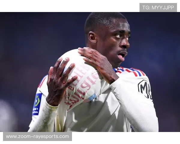 足球场上哪些著名后卫因为身材偏胖而被球迷熟知与喜爱