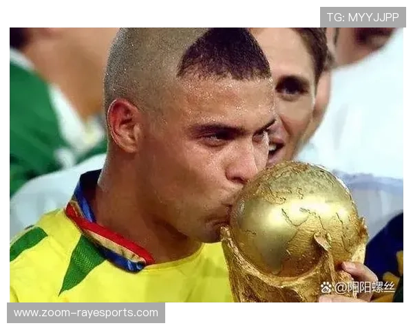 足球巨星传奇：从梅西到C罗，他们如何改变了世界足球的历史进程